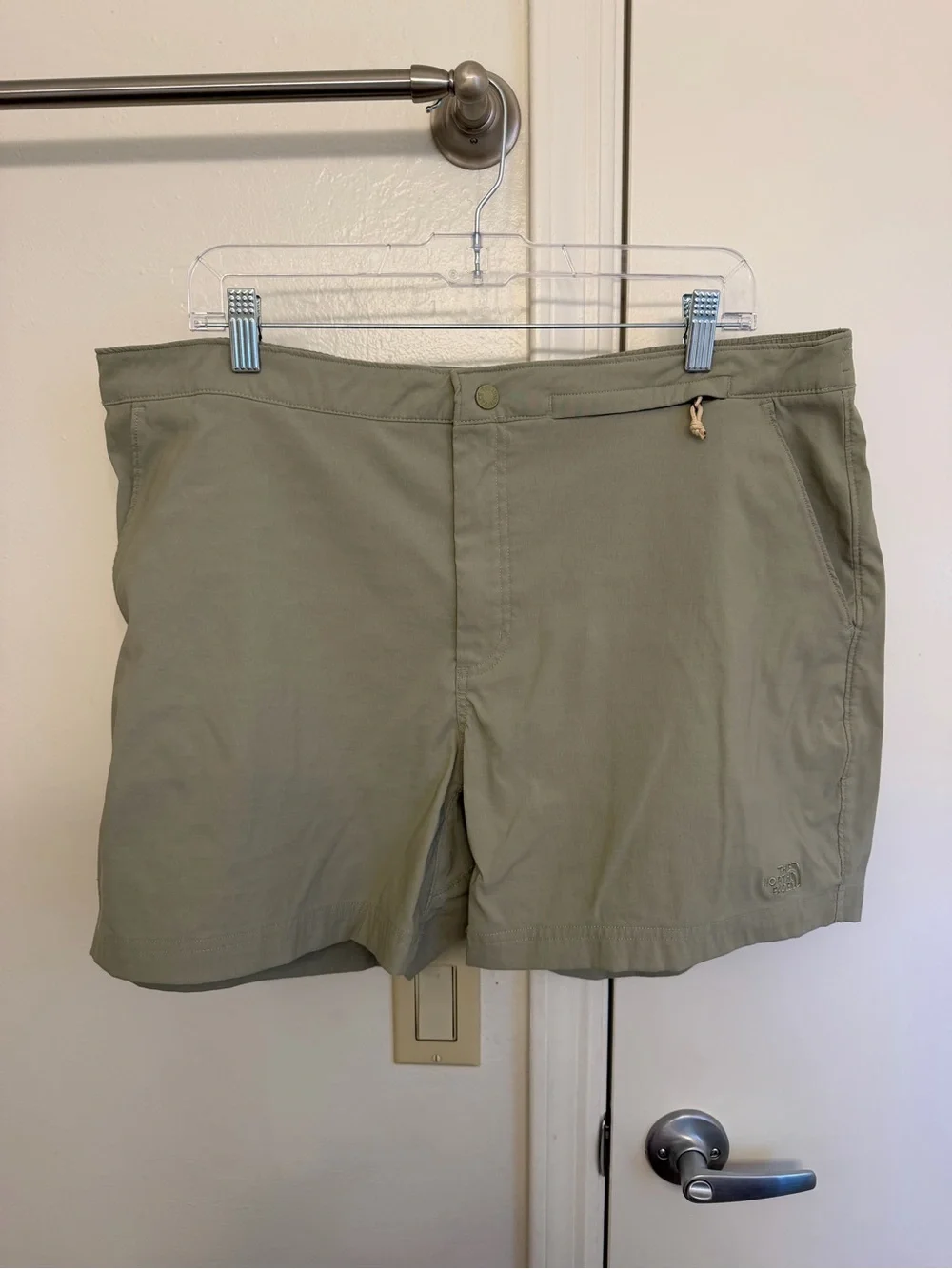 The North Face Khaki Green Outdoor Shorts Men’s Size 38